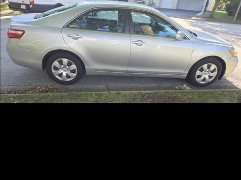 Used 2009 Toyota Camry LE FWD image 4