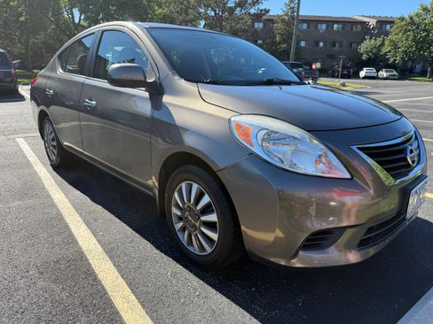 Used 2012 Nissan Versa SV FWD image 18