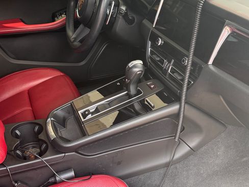 Used 2022 Porsche Macan AWD/4WD image 21