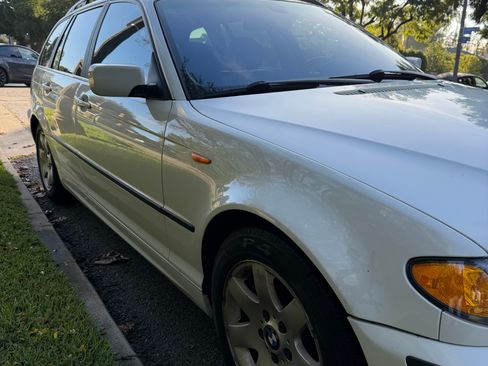 Used 2003 BMW 325i Wagon image 4