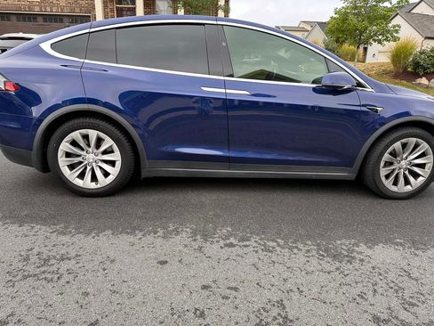 Used 2018 Tesla Model X 100D image 10