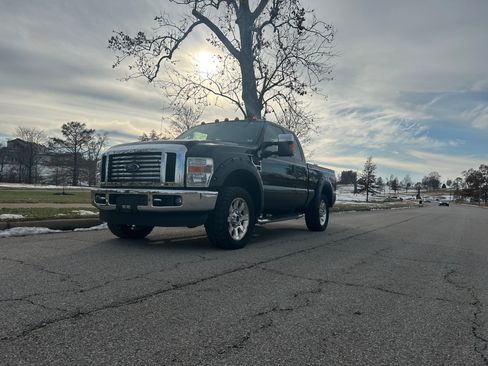 Used 2008 Ford F250 Lariat image 2