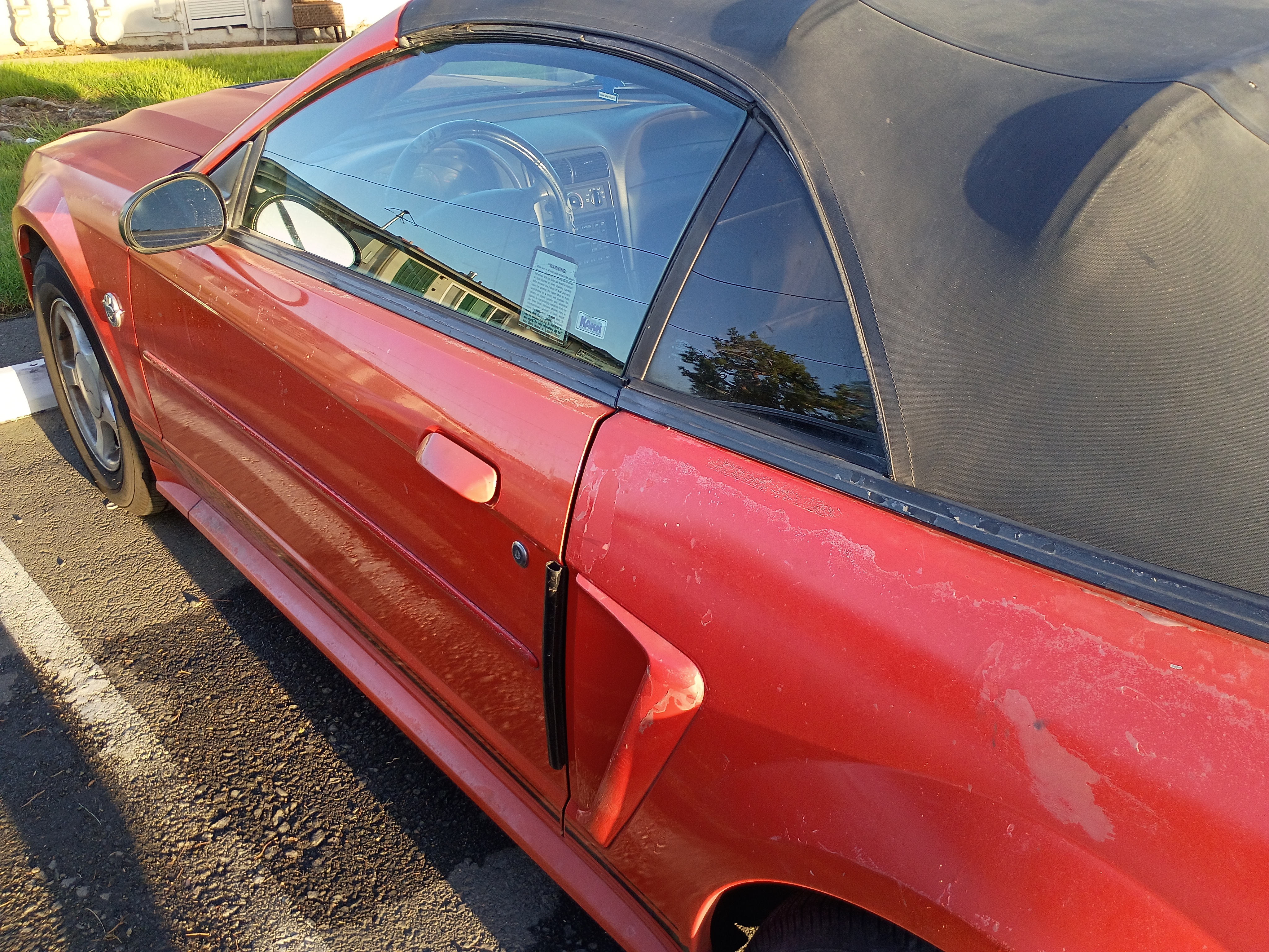 Used 2004 Ford Mustang Convertible RWD image 3