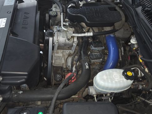 Used 2004 Chevrolet Silverado 3500 LT w/ Heavy-Duty Power Package image 9