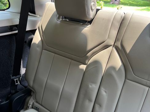 Used 2017 Land Rover Discovery HSE image 22