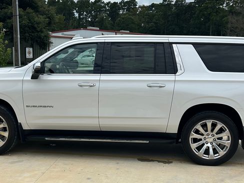 Used 2022 Chevrolet Suburban Premier w/ Premium Package 2 AWD/4WD image 1