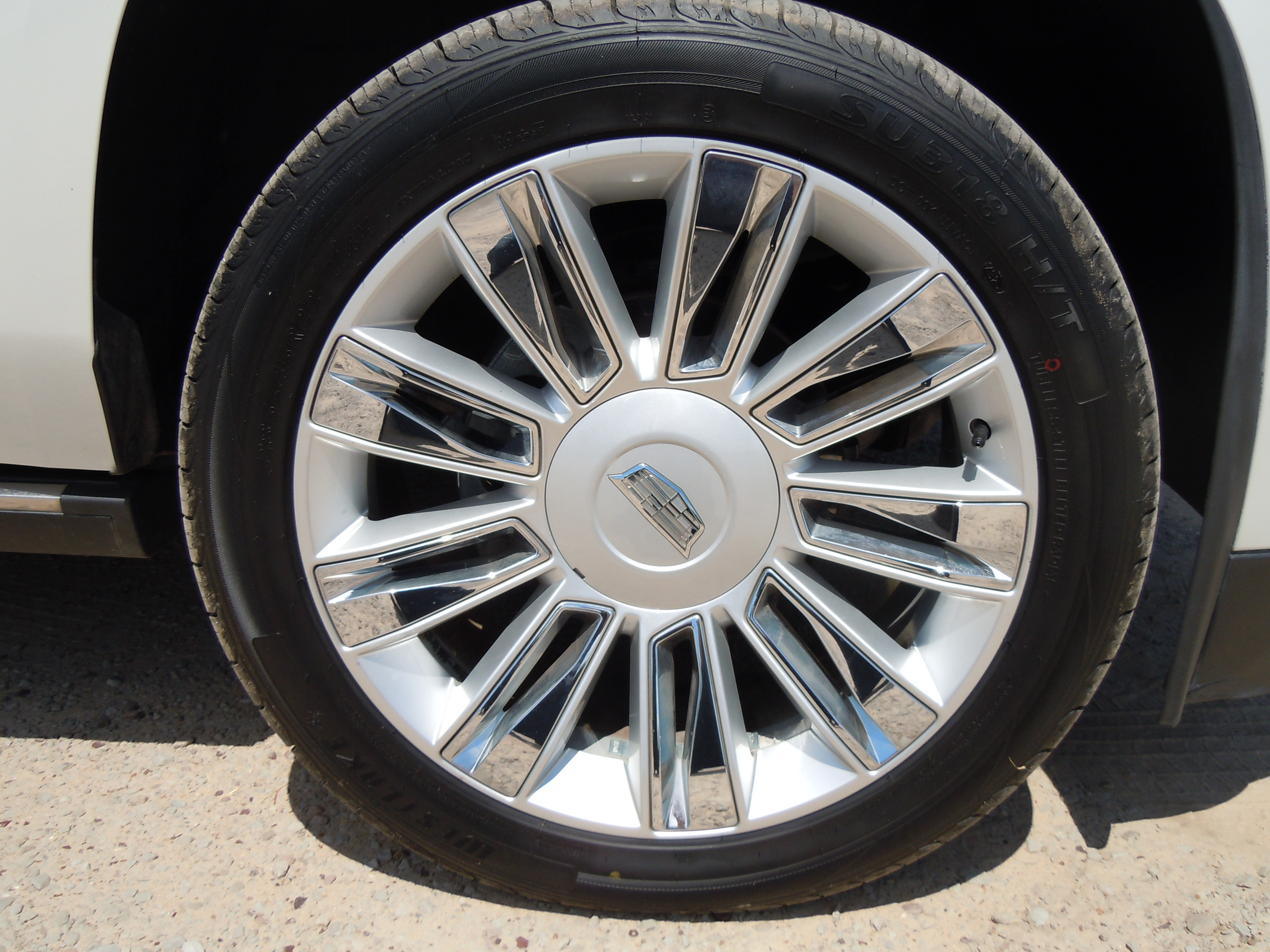 Used 2017 Cadillac Escalade Platinum AWD/4WD image 28