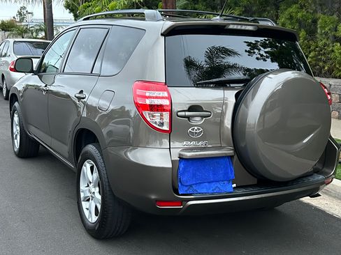 Used 2012 Toyota RAV4 FWD w/ Upgrade Value Pkg image 5