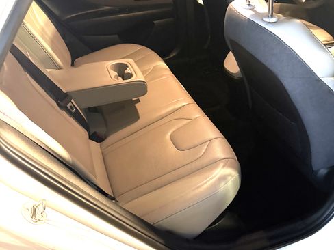 Used 2023 Hyundai Elantra Limited FWD image 9