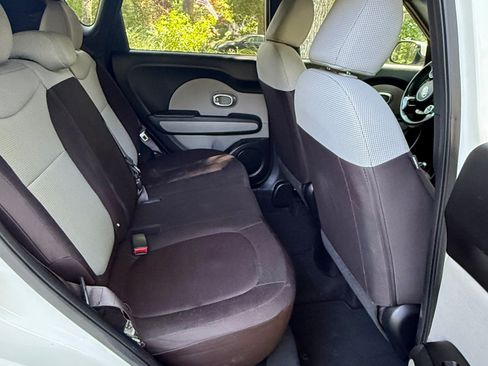 Used 2016 Kia Soul FWD image 6