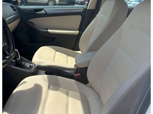 Used 2017 Volkswagen Jetta SE FWD image 13