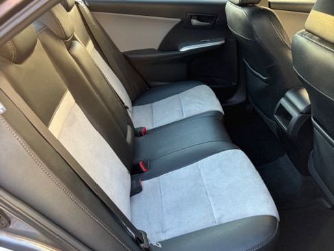 Used 2012 Toyota Camry SE w/ Leather Pkg image 12