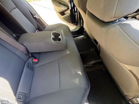 Used 2022 Toyota Corolla LE FWD image 31