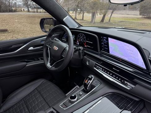 Used 2024 Cadillac Escalade ESV V w/ LPO, ONYX Package image 5