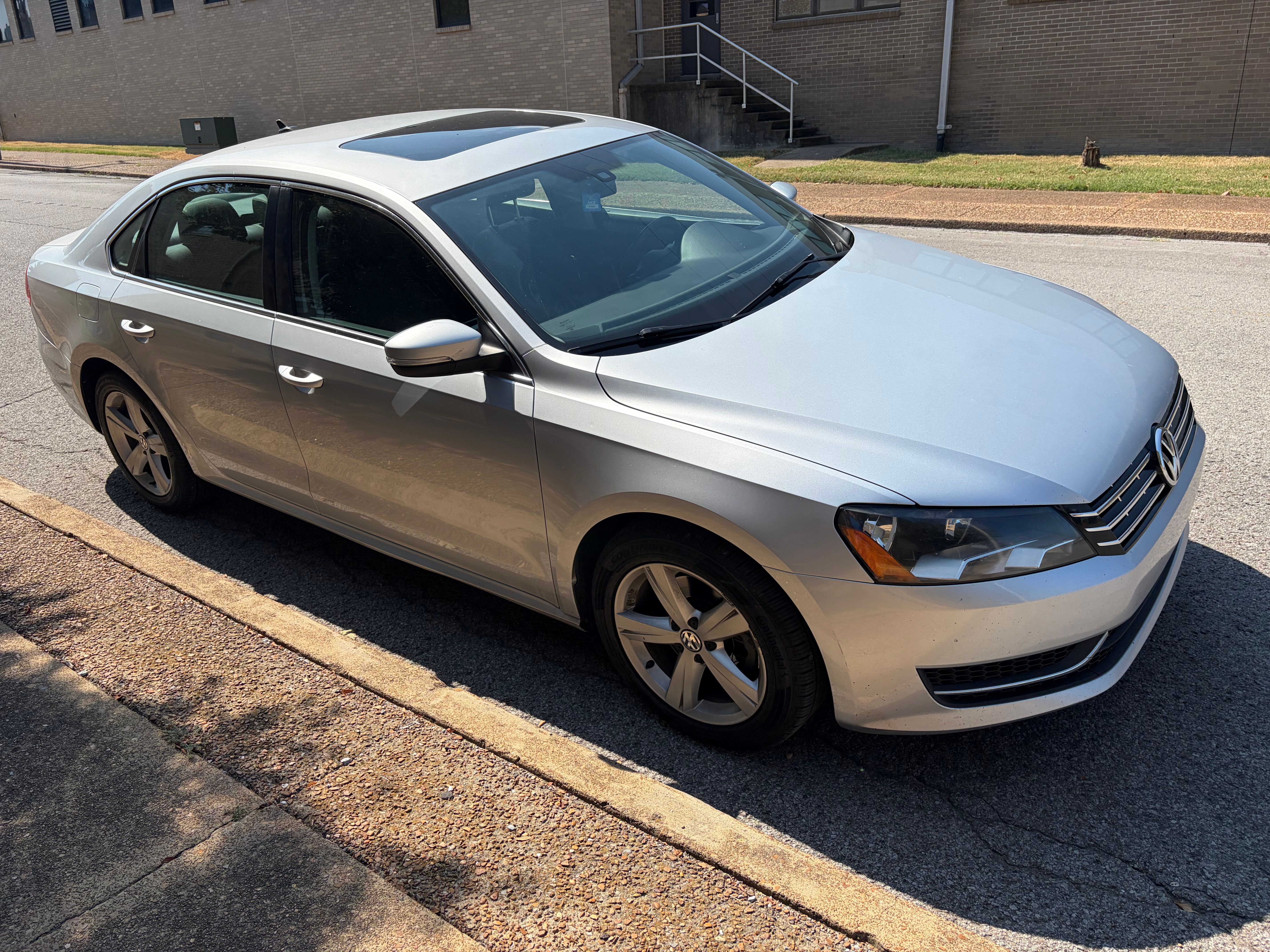 Used 2013 Volkswagen Passat TDI SE FWD image 6