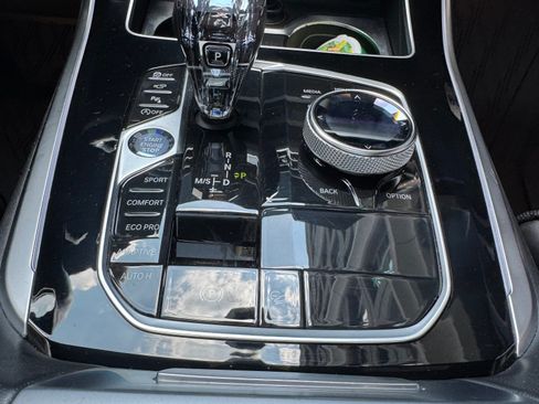 Used 2019 BMW X5 xDrive50i w/ M Sport Package image 18