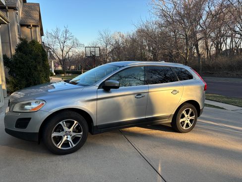 Used 2011 Volvo XC60 T6 image 2