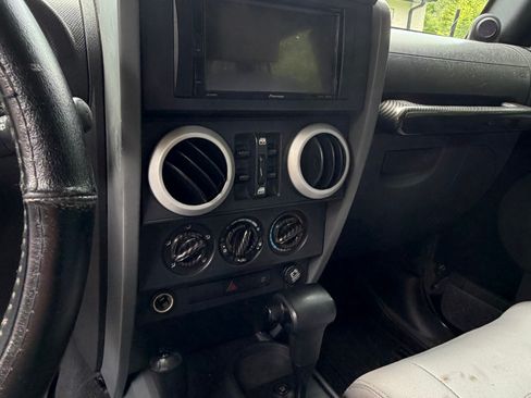 Used 2008 Jeep Wrangler Unlimited Sahara w/ Trailer Tow Group AWD/4WD image 9
