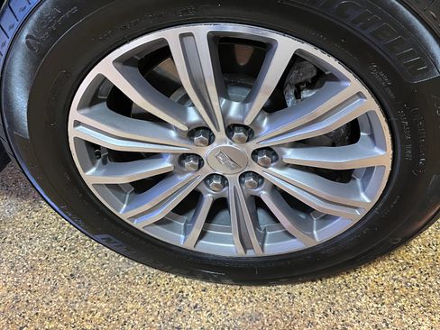 Used 2018 Cadillac XT5 Luxury w/ Driver Awareness Package image 10