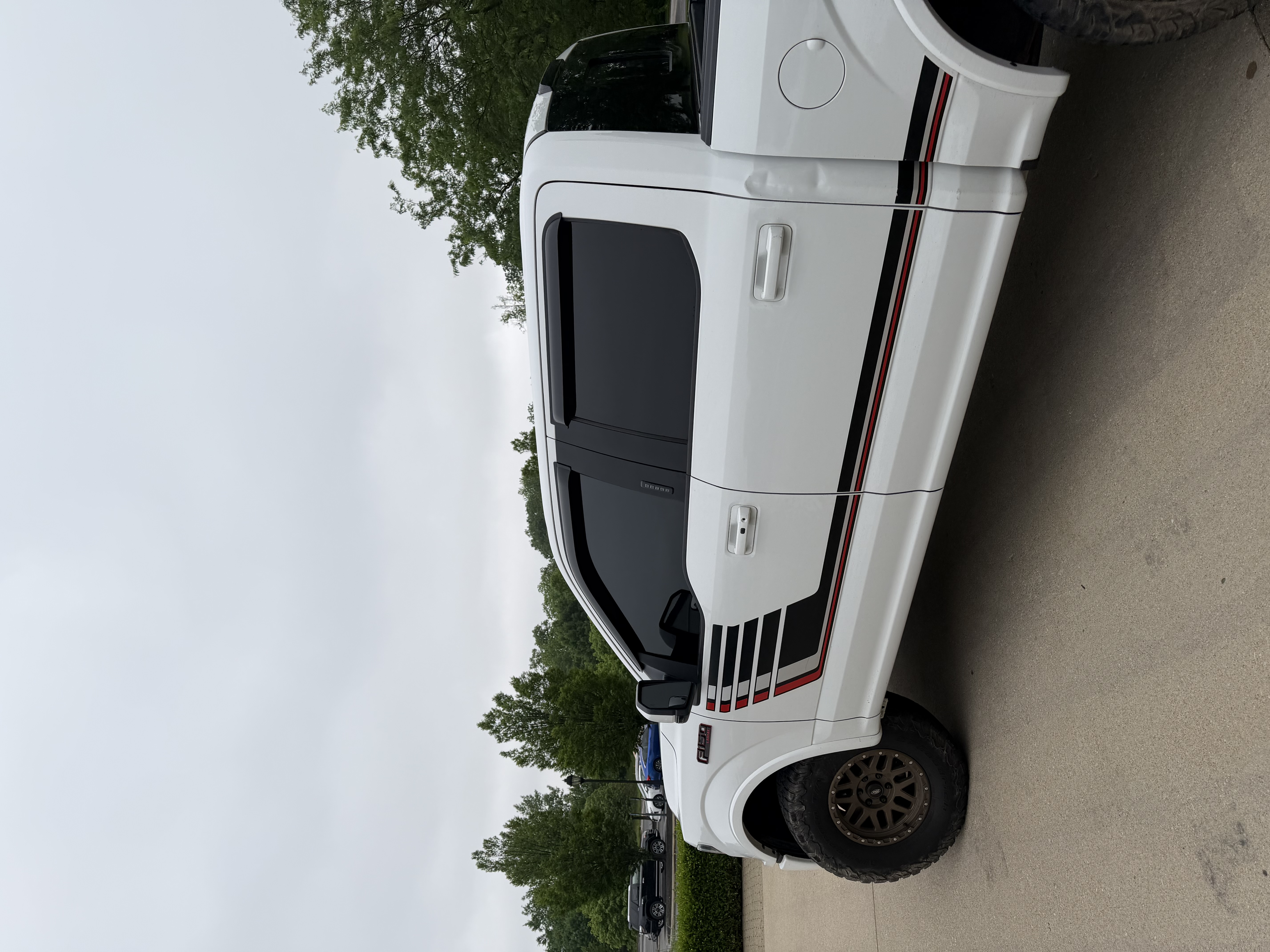Used 2018 Ford F150 Lariat w/ Equipment Group 502A Luxury AWD/4WD image 6
