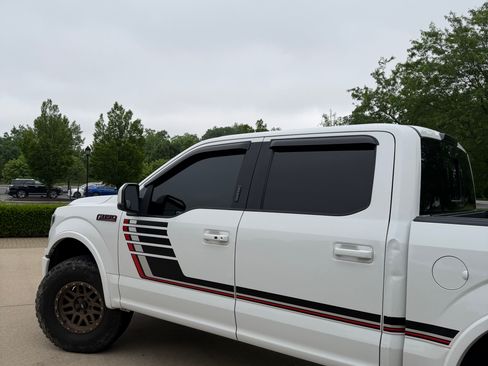 Used 2018 Ford F150 Lariat w/ Equipment Group 502A Luxury AWD/4WD image 6