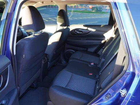 Used 2020 Nissan Rogue SV image 13