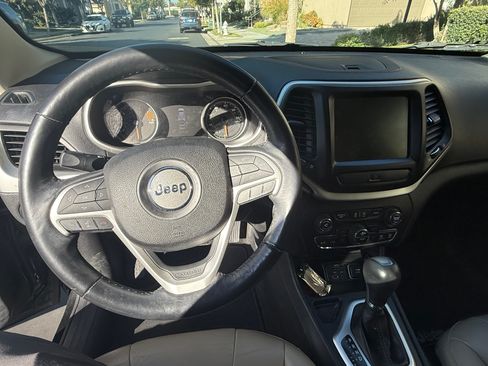 Used 2016 Jeep Cherokee Limited image 6