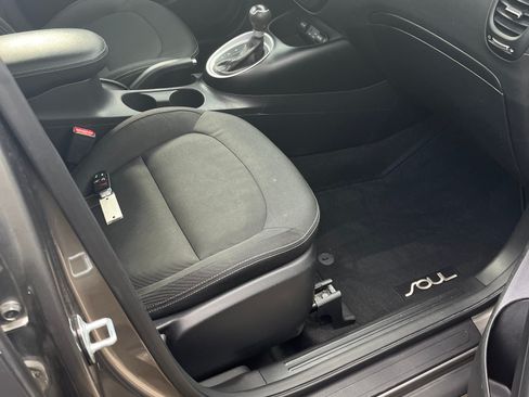 Used 2019 Kia Soul + image 10