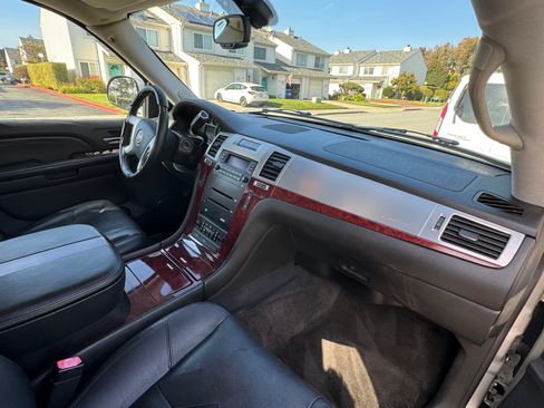 Used 2007 Cadillac Escalade AWD image 12