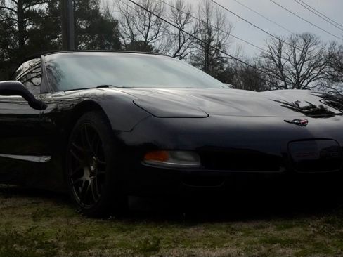 Used 2000 Chevrolet Corvette Convertible w/ Memory Pkg image 1