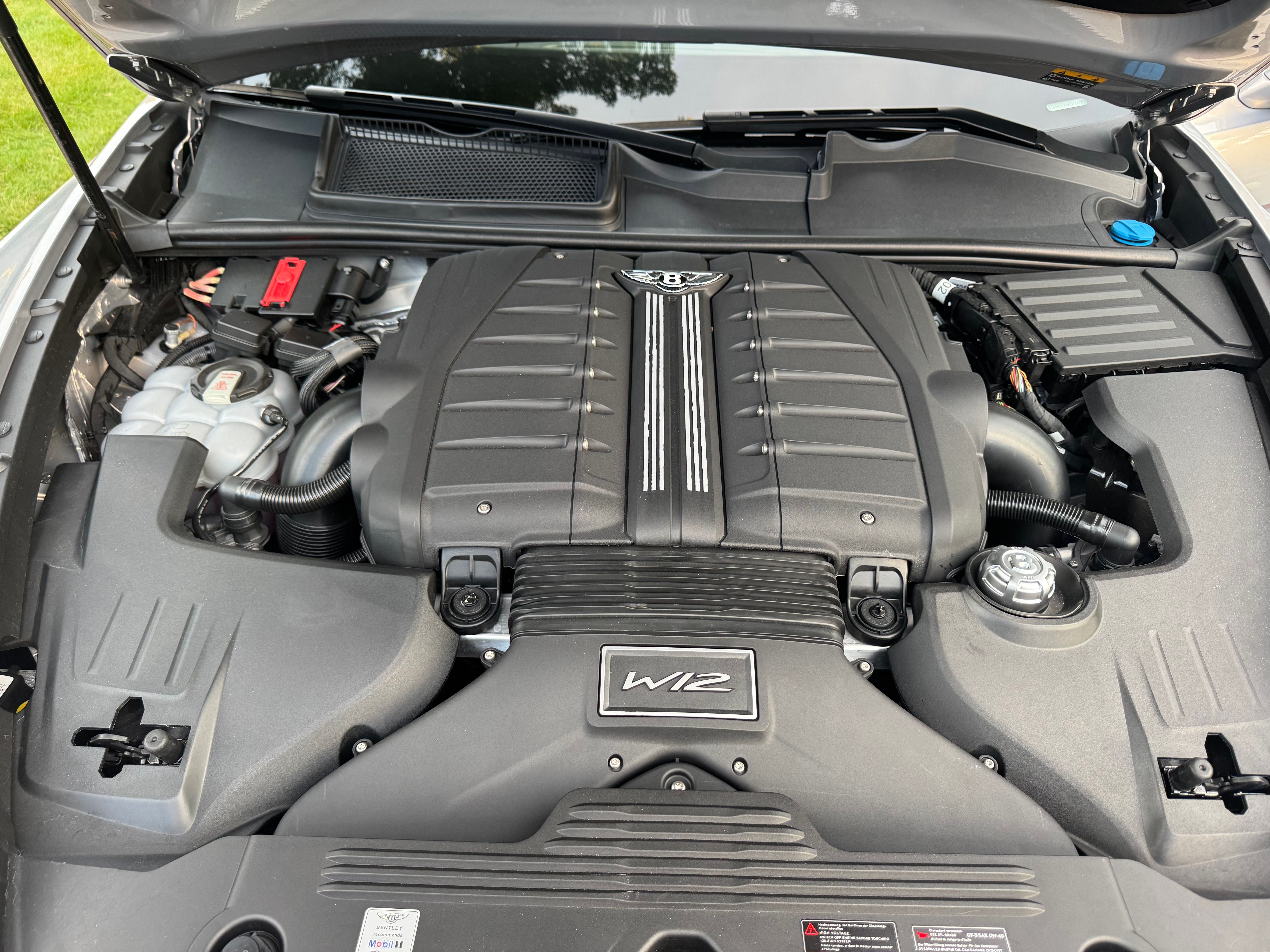 Used 2022 Bentley Bentayga Speed AWD/4WD image 32