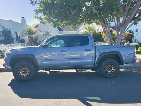 Used 2021 Toyota Tacoma TRD Off-Road w/ Technology Package image 2
