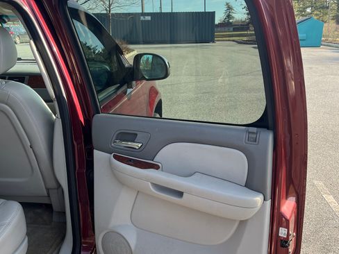 Used 2008 Chevrolet Suburban LTZ w/ LTZ Preferred Equipment Group image 23