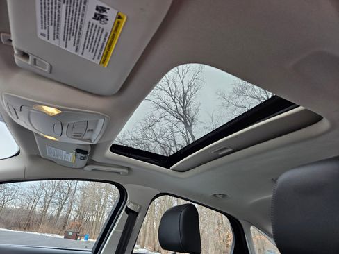 Used 2017 Ford Focus Titanium image 10