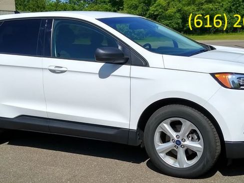 Used 2019 Ford Edge SE image 2