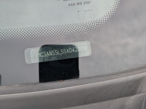 Used 2005 Chrysler Crossfire Convertible image 2