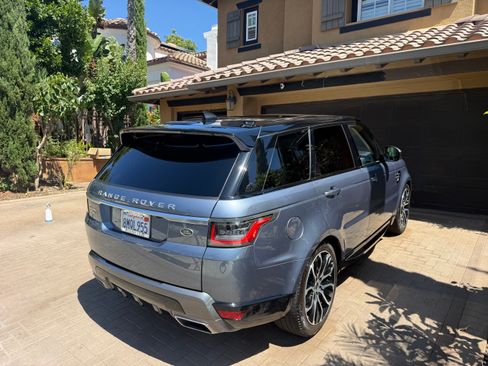Used 2018 Land Rover Range Rover Sport HSE AWD/4WD image 4