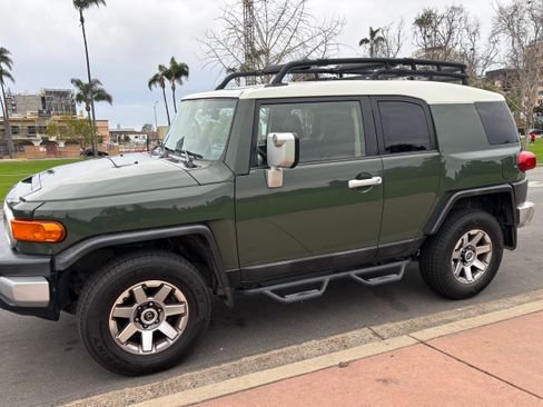 Used 2014 Toyota FJ Cruiser 4WD image 4