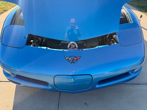 Used 1999 Chevrolet Corvette Coupe image 2