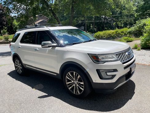Used 2016 Ford Explorer Platinum AWD/4WD image 8
