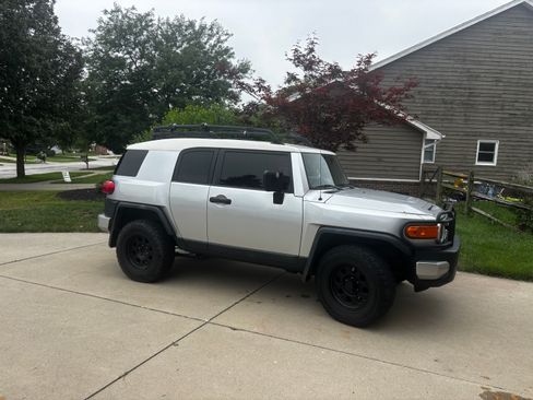 Used 2007 Toyota FJ Cruiser 4WD w/ Upgrade Pkg 2 image 2