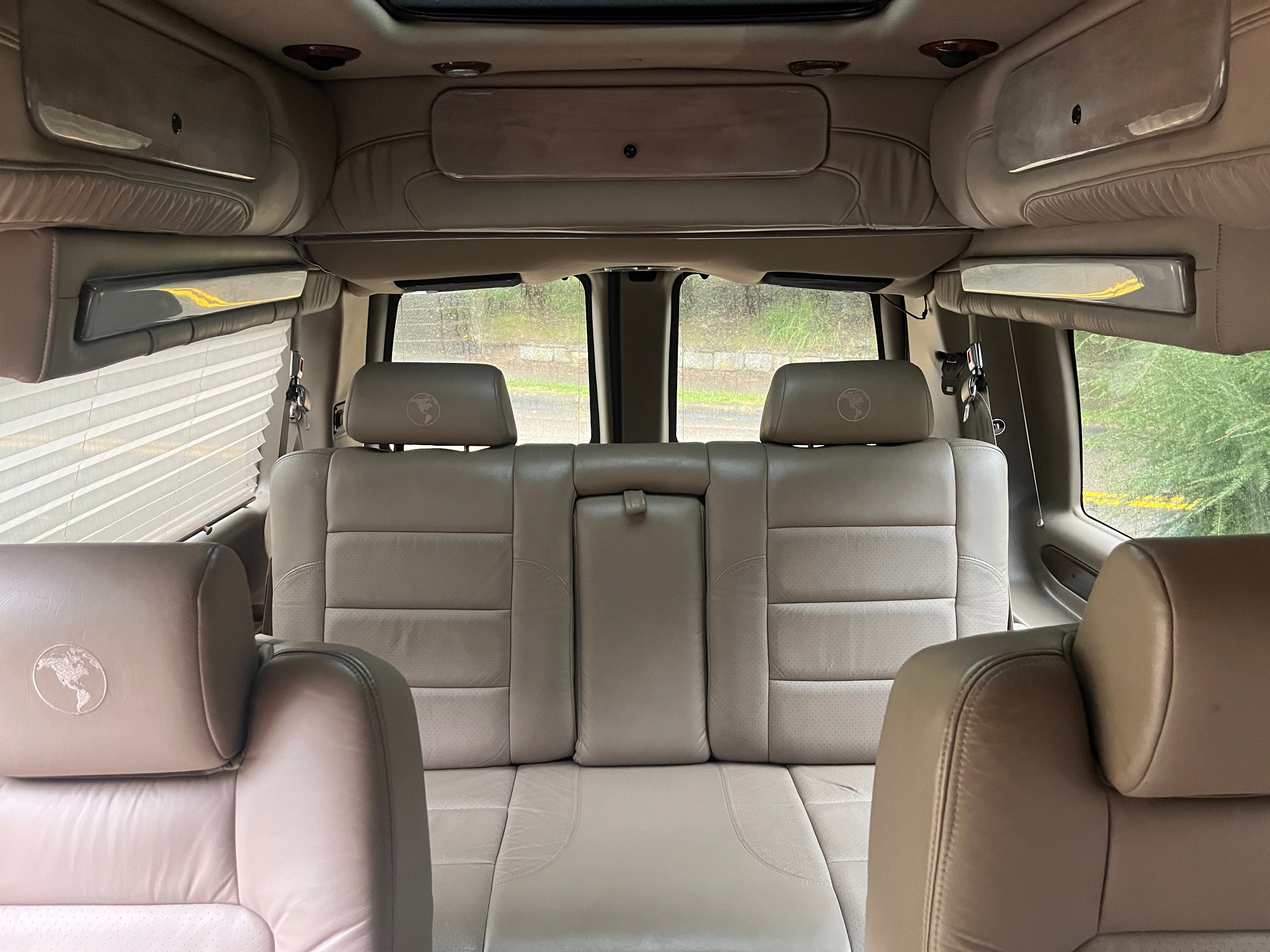 Used 2011 Chevrolet Express 1500 AWD image 9