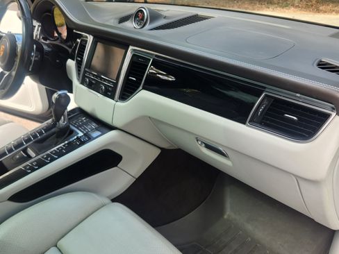 Used 2015 Porsche Macan S image 28