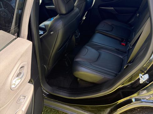 Used 2021 Jeep Cherokee Limited w/ Elite Package image 11