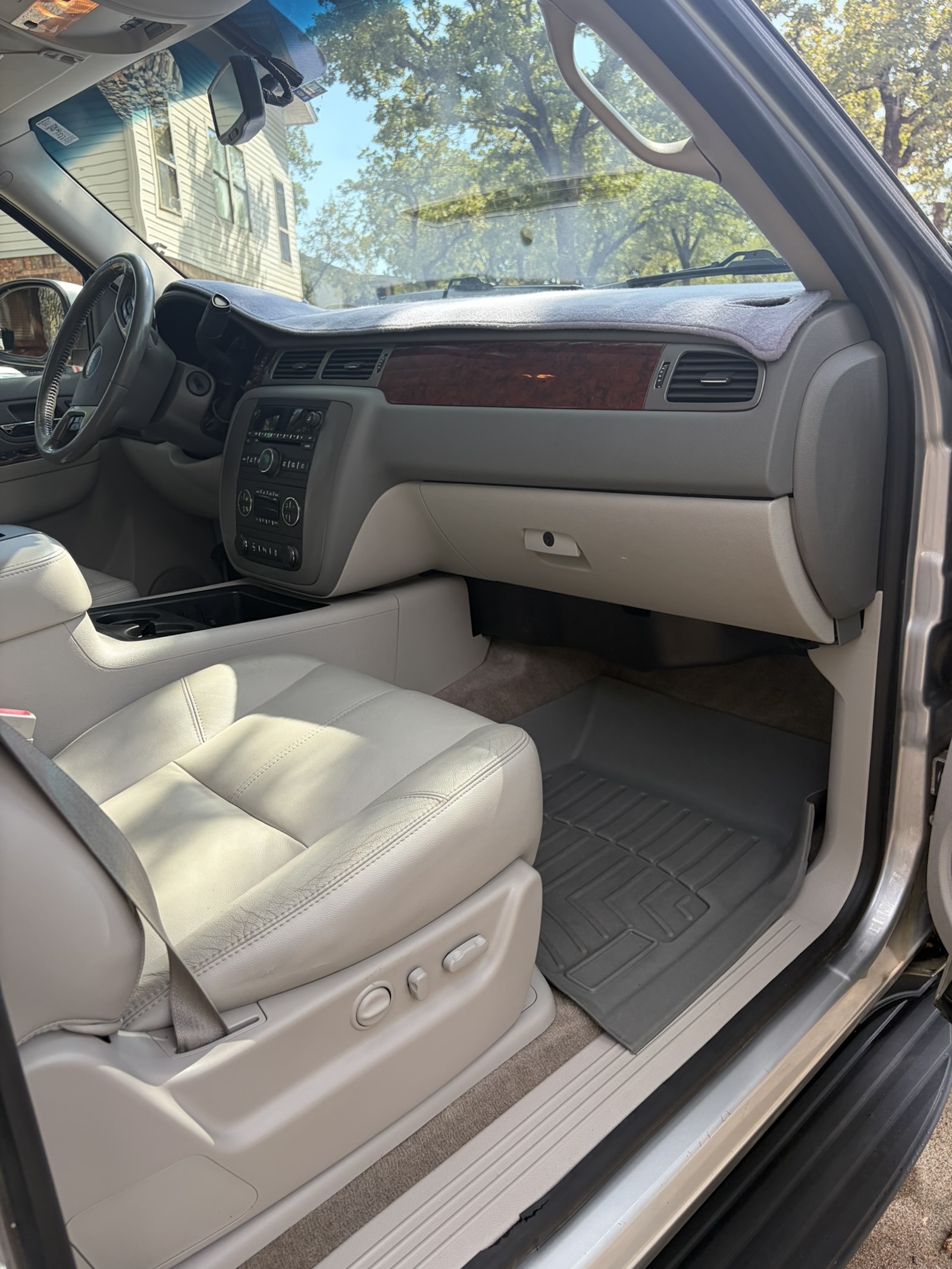 Used 2012 GMC Yukon SLT w/ SLT-2 Equipment Package AWD/4WD image 14