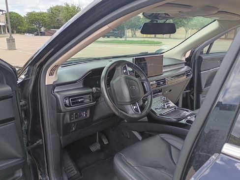 Used 2022 Lincoln Nautilus FWD w/ Premium Package image 9