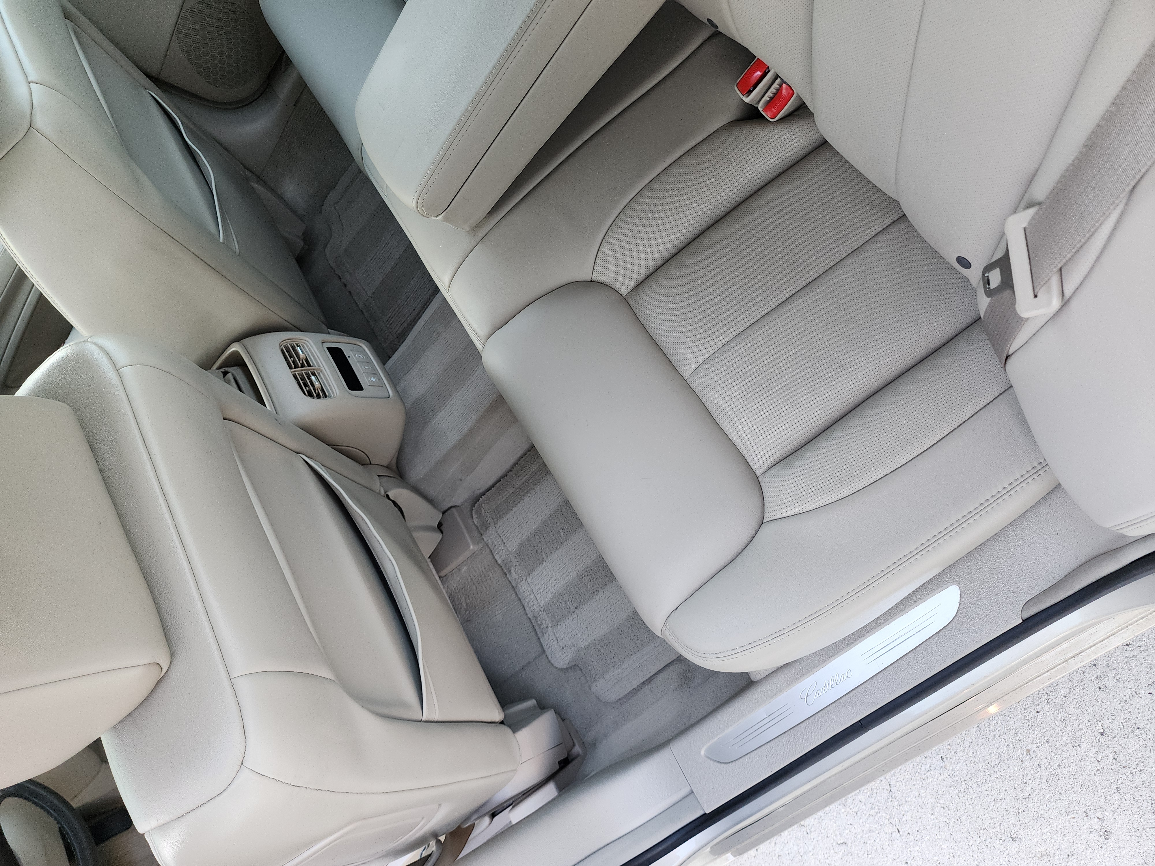 Used 2007 Cadillac DTS Luxury I w/ Trunk Convenience Package FWD image 14