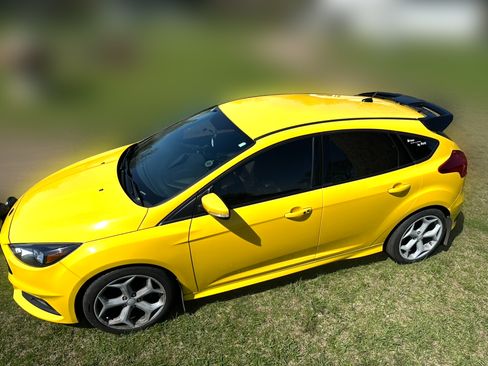 Used 2017 Ford Focus ST image 4