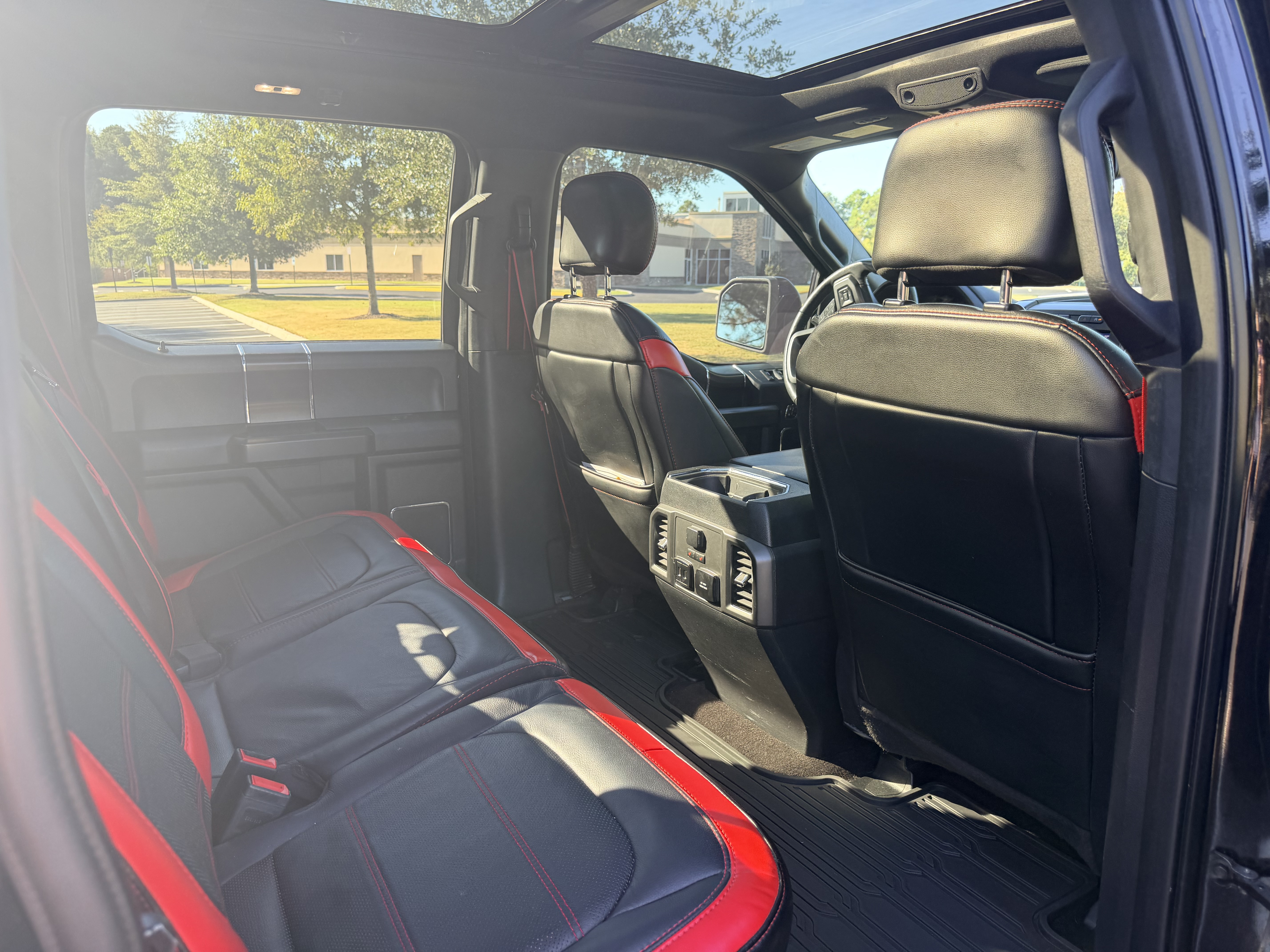 Used 2019 Ford F150 Lariat w/ Equipment Group 502A Luxury AWD/4WD image 6