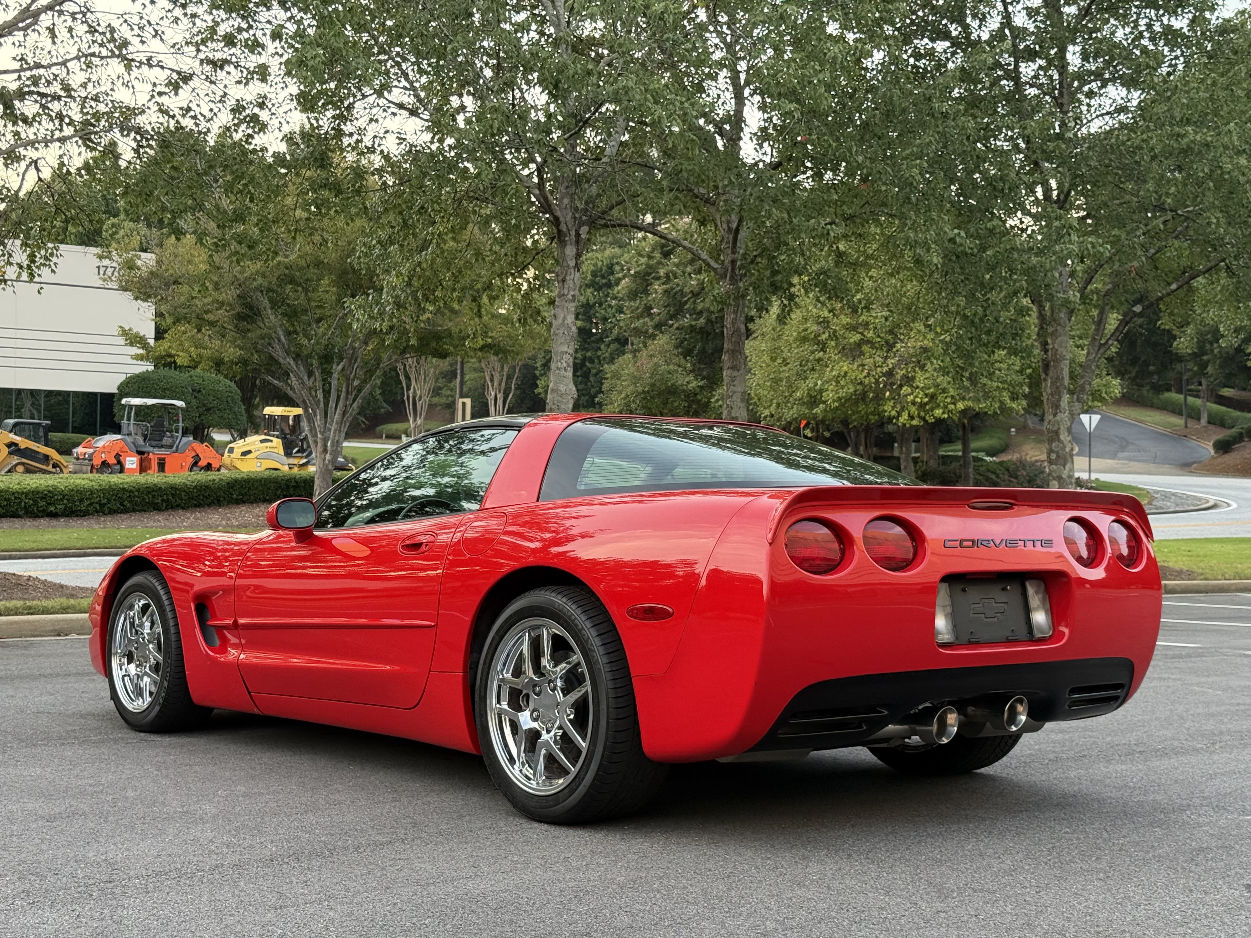 Used 2004 Chevrolet Corvette Coupe w/ Preferred Equipment Group RWD image 9